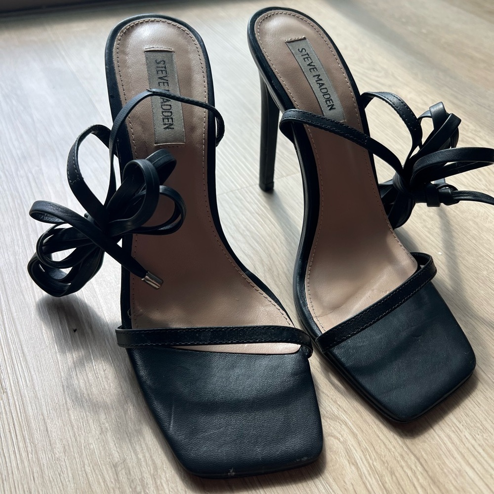 Passionate black strappy heels Steve Madden